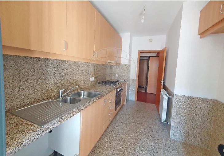Apartamento T2 para Venda em Oliveira do Douro Foto 2