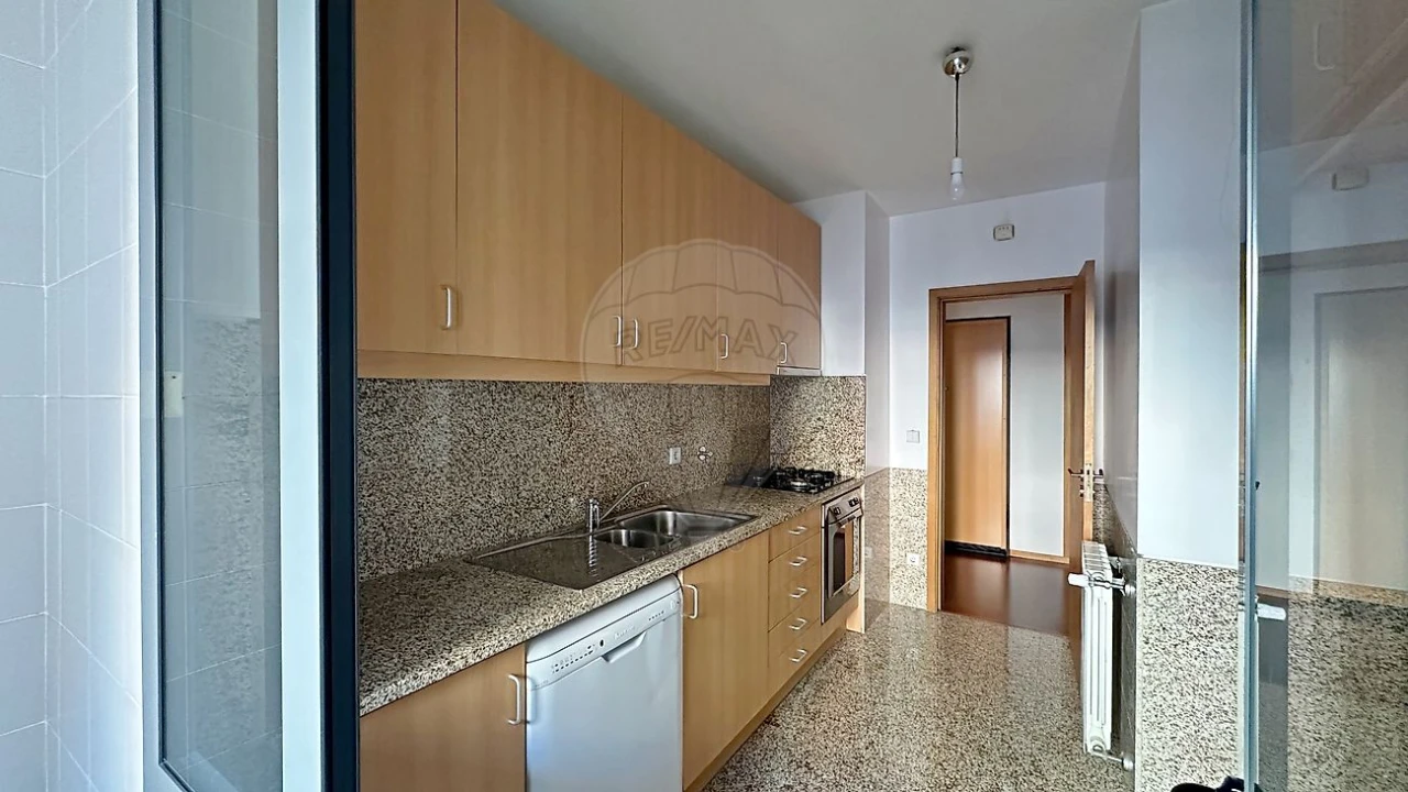 Apartamento T2 para Venda em Oliveira do Douro Foto 3