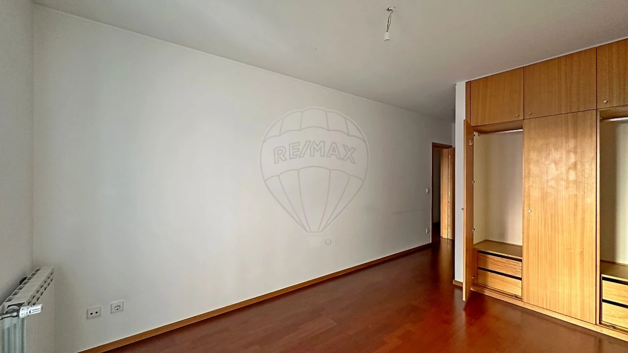 Apartamento T2 para Venda em Oliveira do Douro Foto 9