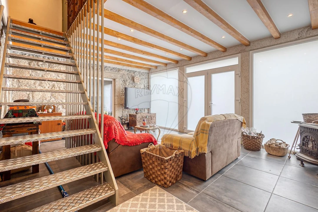 Armazém para Arrendamento em Serzedo e Perosinho Foto 4