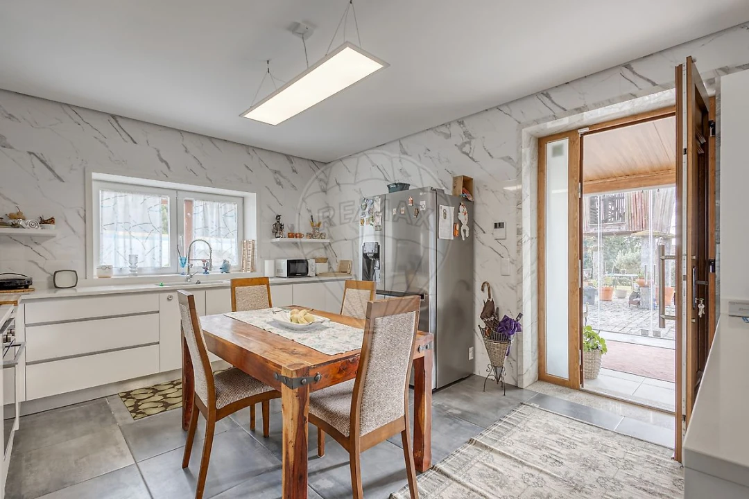 Armazém para Arrendamento em Serzedo e Perosinho Foto 5