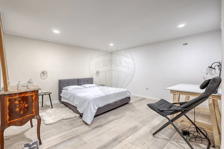 Armazém para Arrendamento em Serzedo e Perosinho Foto 2