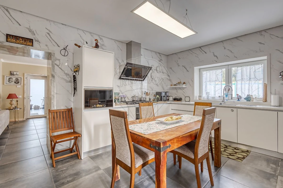 Armazém para Arrendamento em Serzedo e Perosinho Foto 7