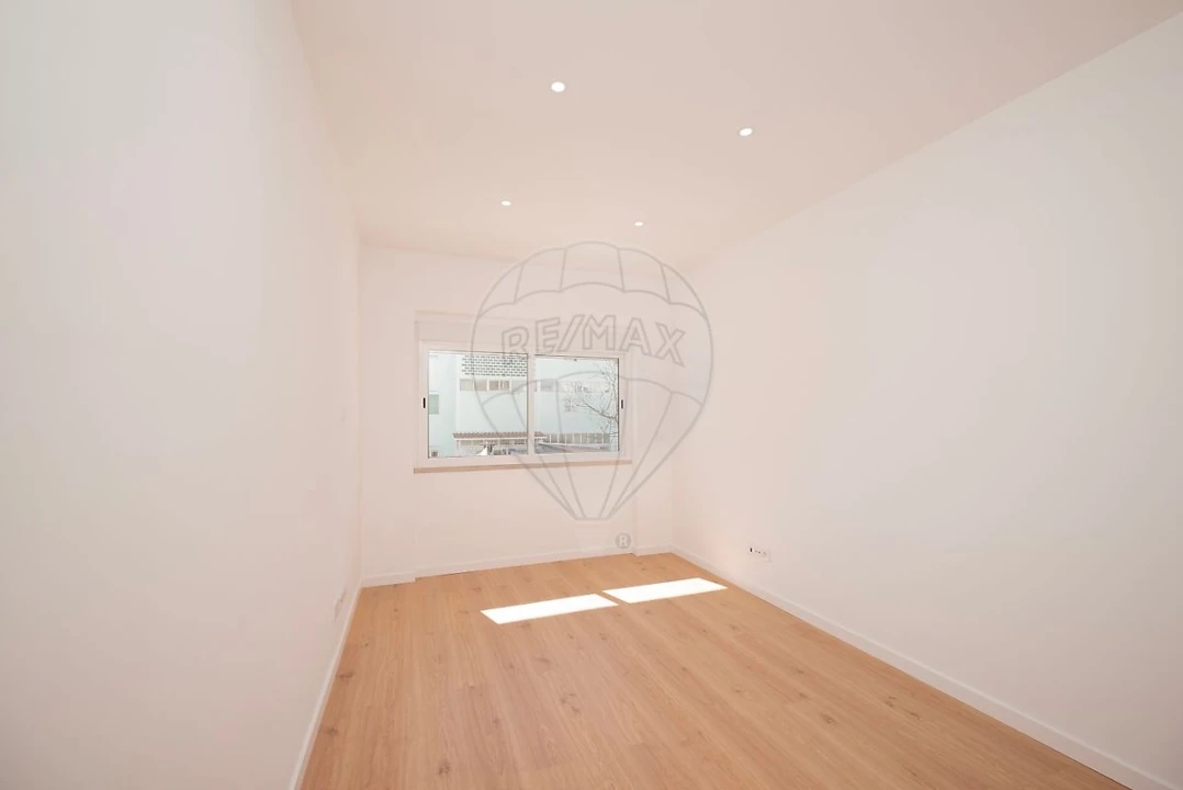 Apartamento T3 para Venda em Caparica e Trafaria Foto 2