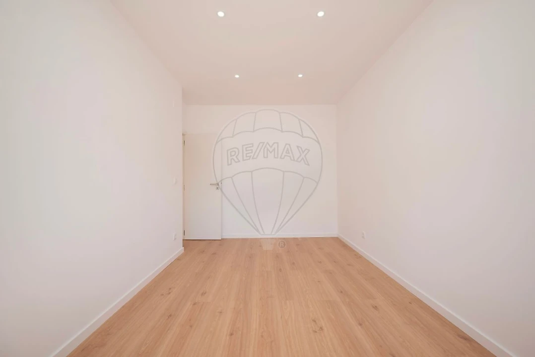 Apartamento T3 para Venda em Caparica e Trafaria Foto 3