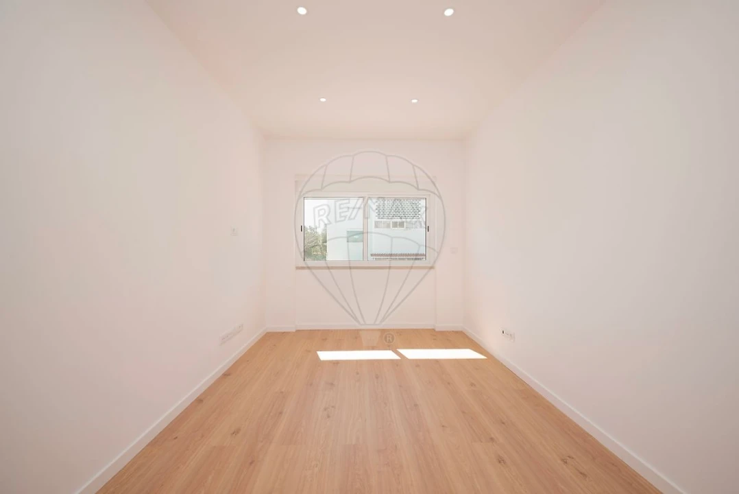 Apartamento T3 para Venda em Caparica e Trafaria Foto 1