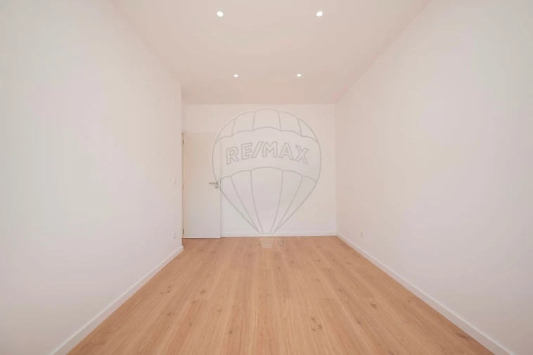 Apartamento T3 para Venda em Caparica e Trafaria Foto 3