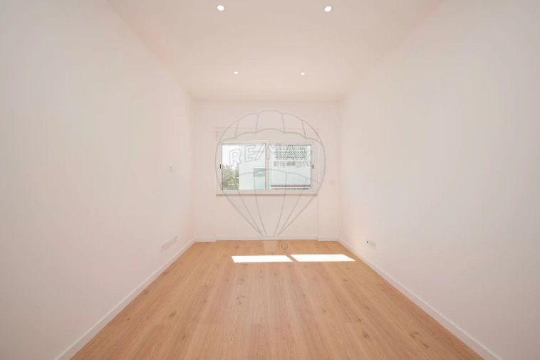 Apartamento T3 para Venda em Caparica e Trafaria Foto 1