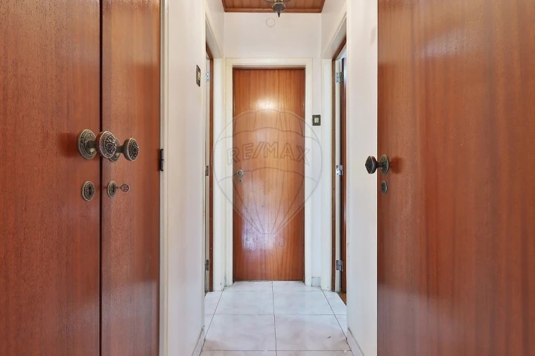 Apartamento T2 para Venda em Águas Livres Foto 5