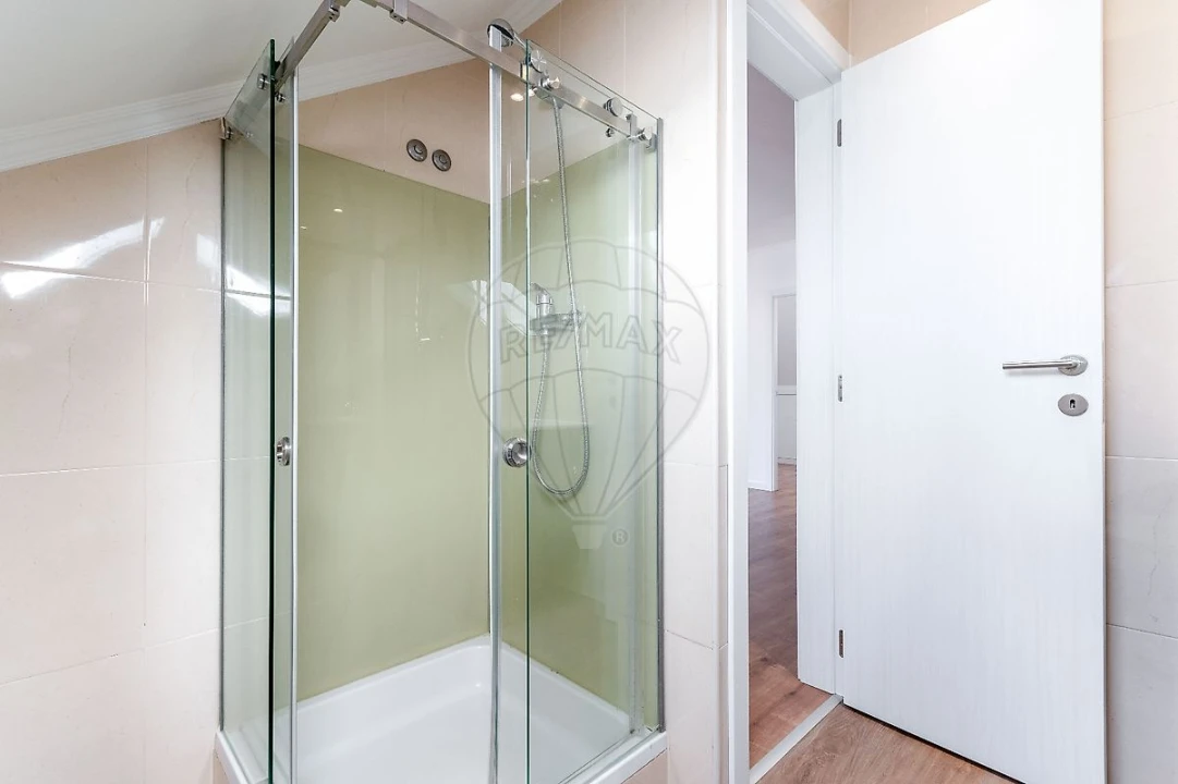 Apartamento T2 para Arrendamento em Penha de França Foto 5