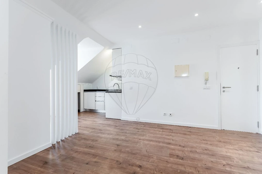 Apartamento T2 para Arrendamento em Penha de França Foto 3