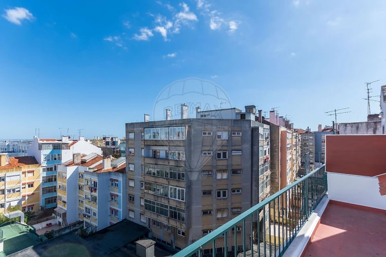 Apartamento T2 para Arrendamento em Penha de França Foto 13