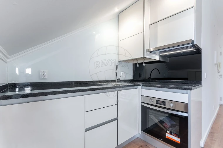 Apartamento T2 para Arrendamento em Penha de França Foto 10