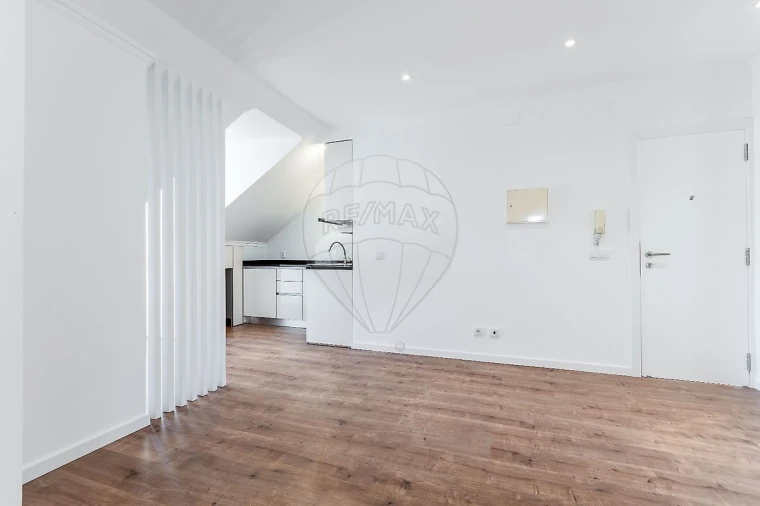 Apartamento T2 para Arrendamento em Penha de França Foto 3