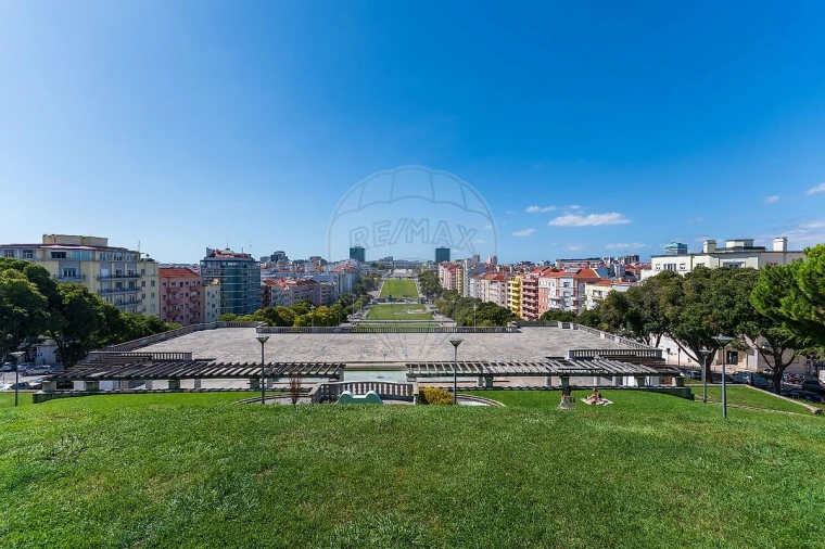 Apartamento T2 para Arrendamento em Penha de França Foto 11