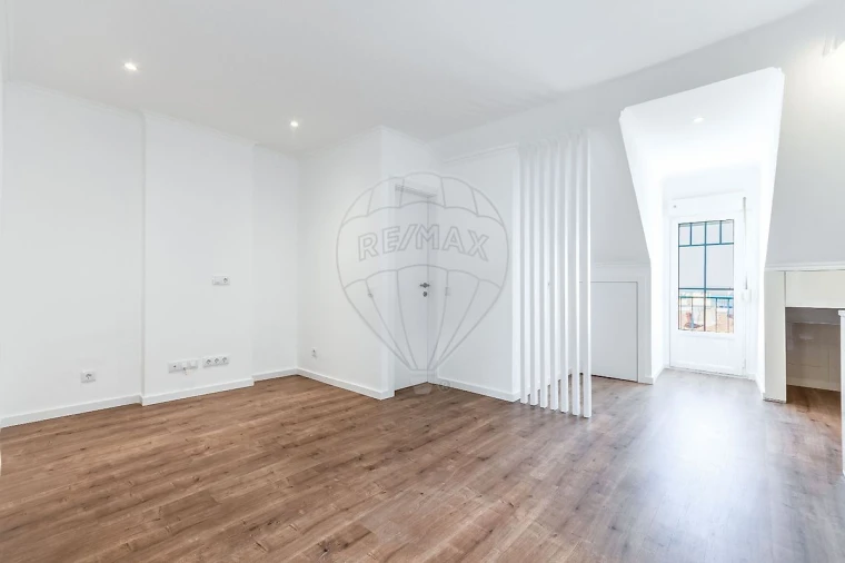 Apartamento T2 para Arrendamento em Penha de França Foto 2