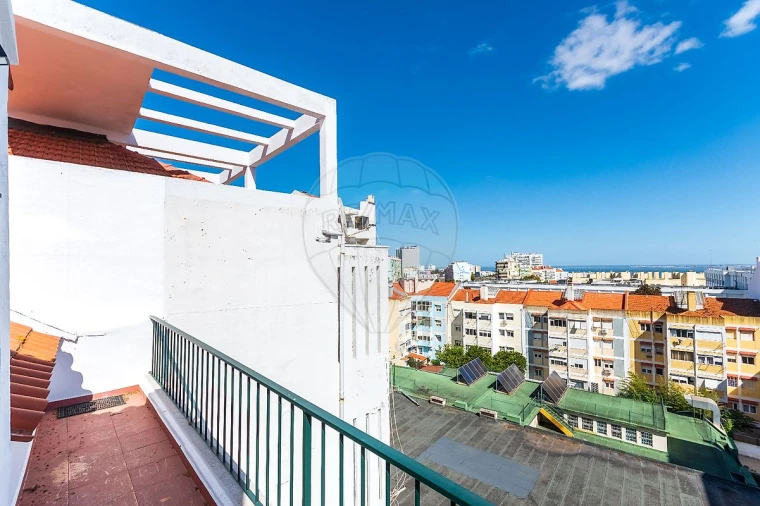 Apartamento T2 para Arrendamento em Penha de França Foto 14