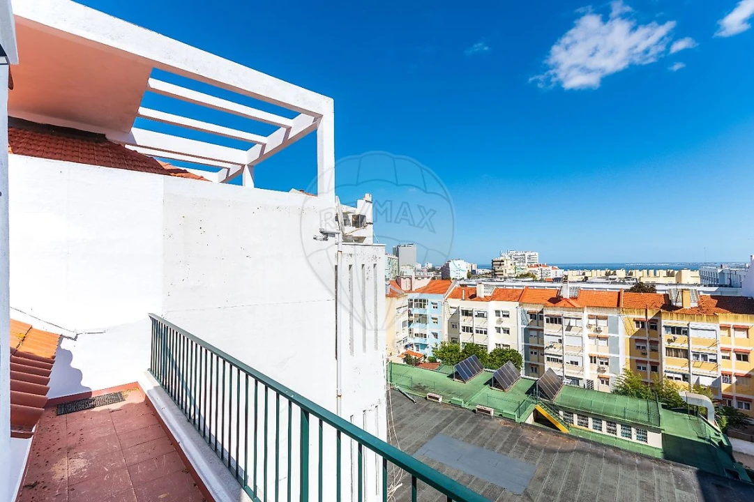 Apartamento T2 para Arrendamento em Penha de França Foto 14