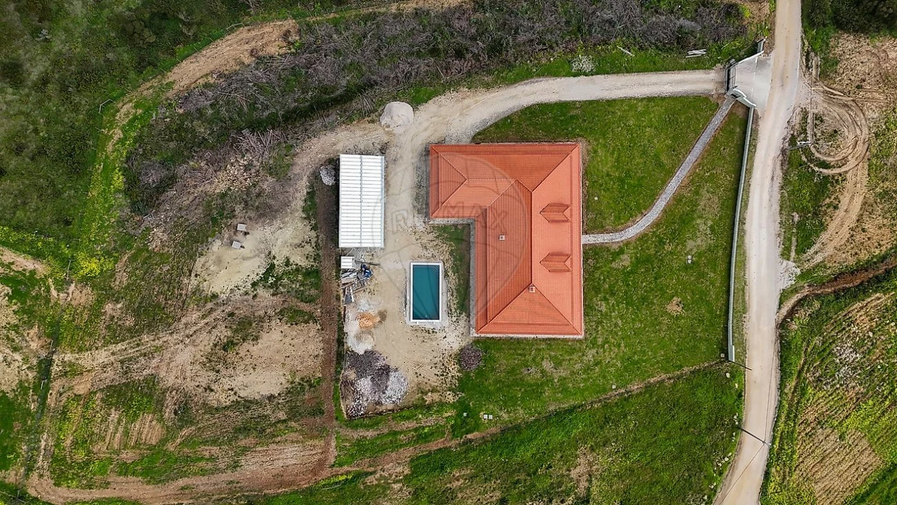 Moradia T5 para Venda em Vila Verde dos Francos Foto 46