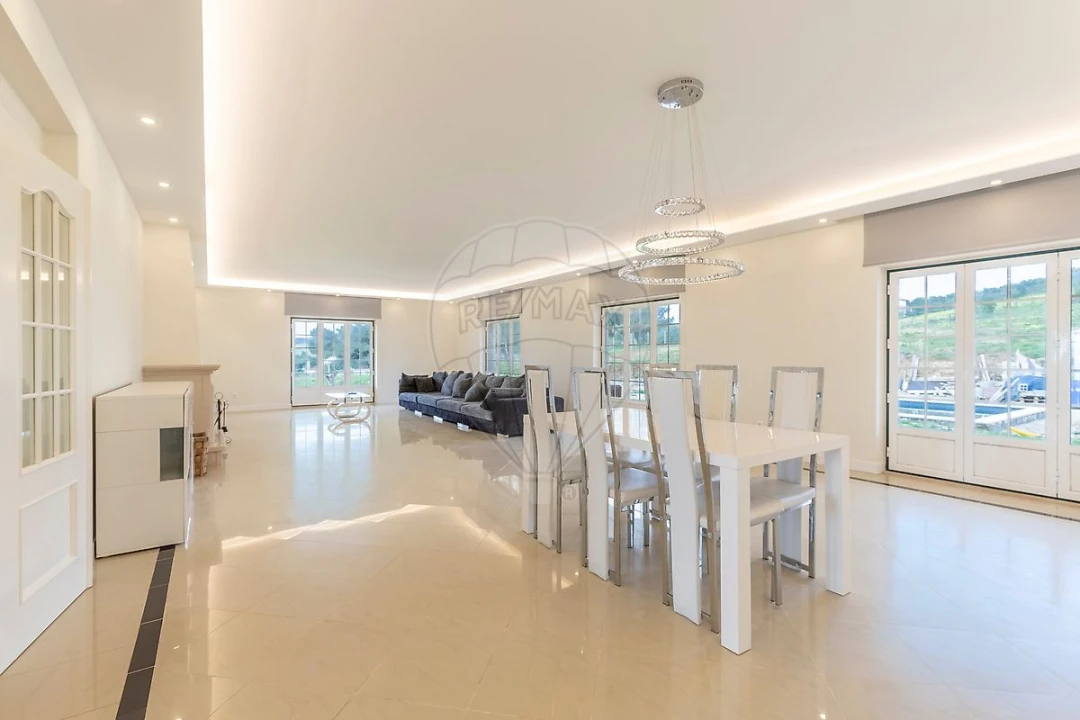 Moradia T5 para Venda em Vila Verde dos Francos Foto 2