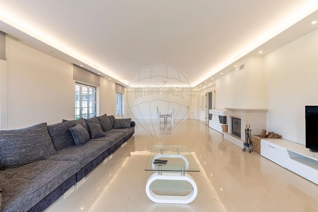 Moradia T5 para Venda em Vila Verde dos Francos Foto 6