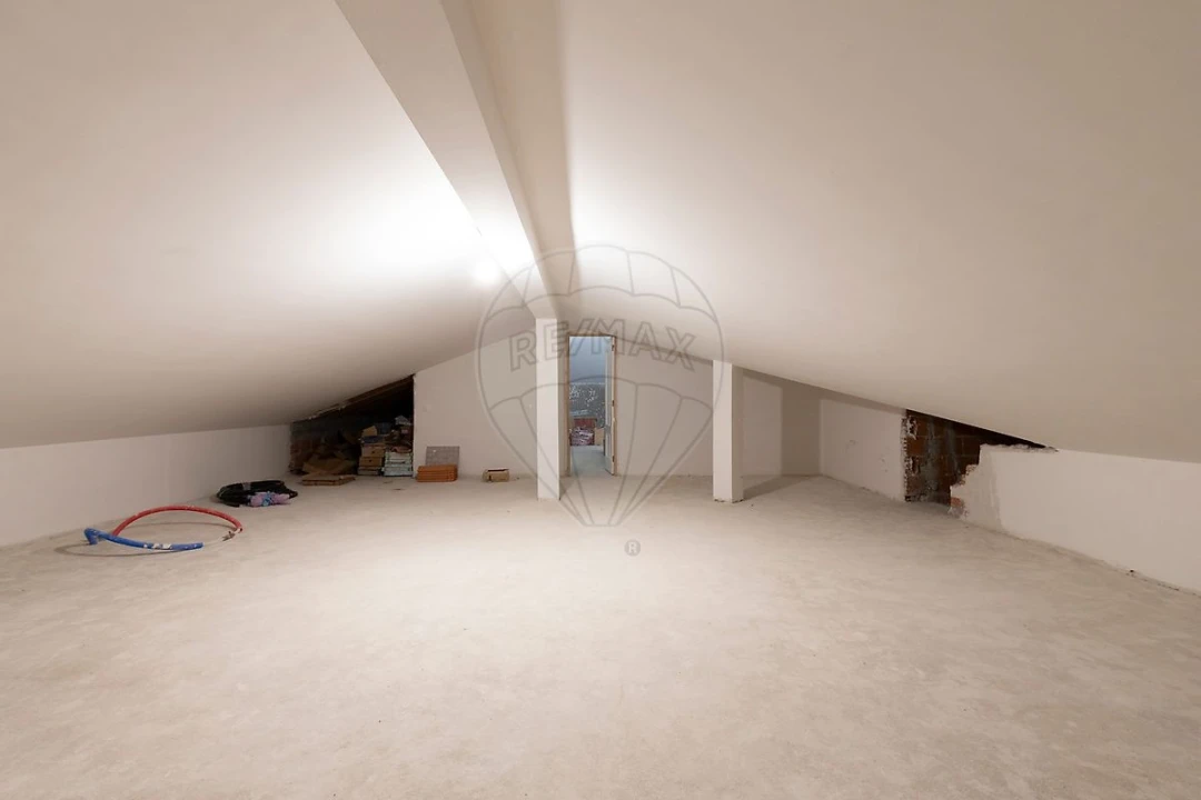 Moradia T5 para Venda em Vila Verde dos Francos Foto 34