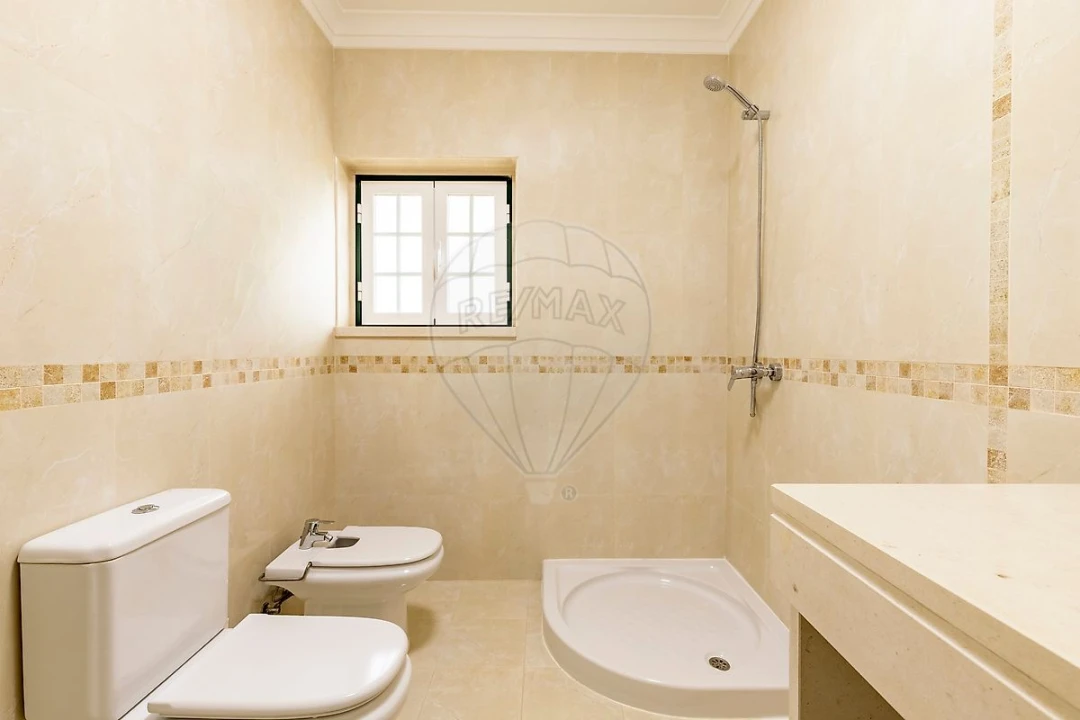 Moradia T5 para Venda em Vila Verde dos Francos Foto 29