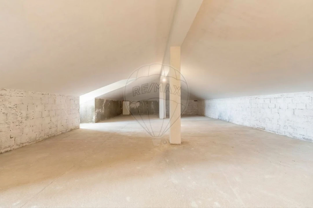 Moradia T5 para Venda em Vila Verde dos Francos Foto 35