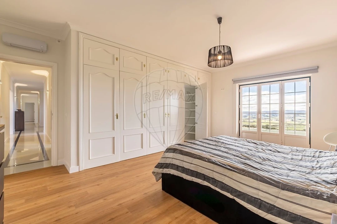 Moradia T5 para Venda em Vila Verde dos Francos Foto 14