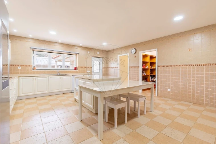 Moradia T5 para Venda em Vila Verde dos Francos Foto 8