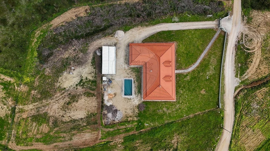 Moradia T5 para Venda em Vila Verde dos Francos Foto 46