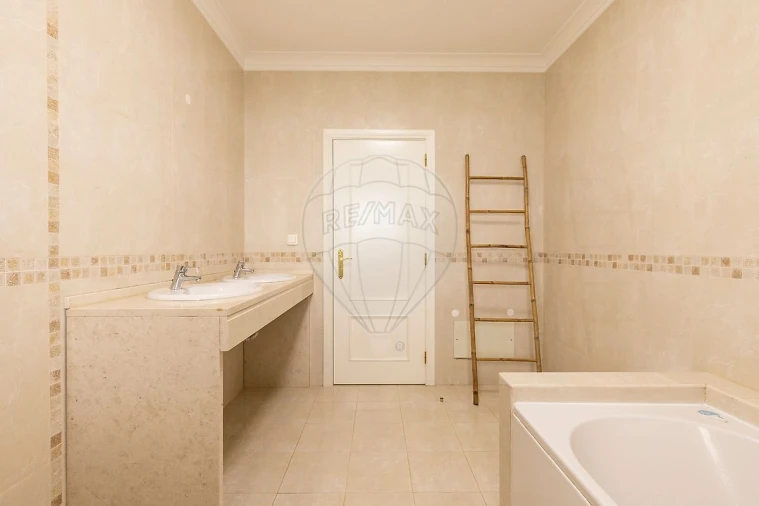 Moradia T5 para Venda em Vila Verde dos Francos Foto 25