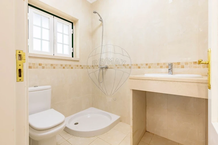 Moradia T5 para Venda em Vila Verde dos Francos Foto 37