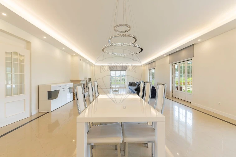 Moradia T5 para Venda em Vila Verde dos Francos Foto 1