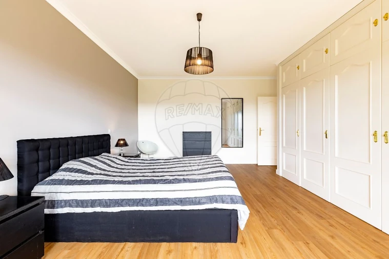 Moradia T5 para Venda em Vila Verde dos Francos Foto 12