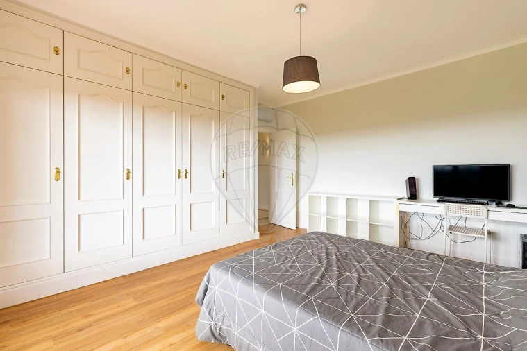 Moradia T5 para Venda em Vila Verde dos Francos Foto 33