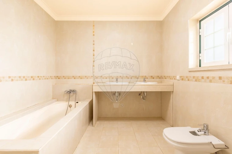 Moradia T5 para Venda em Vila Verde dos Francos Foto 16