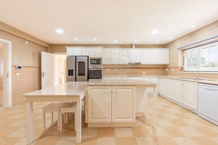 Moradia T5 para Venda em Vila Verde dos Francos Foto 9