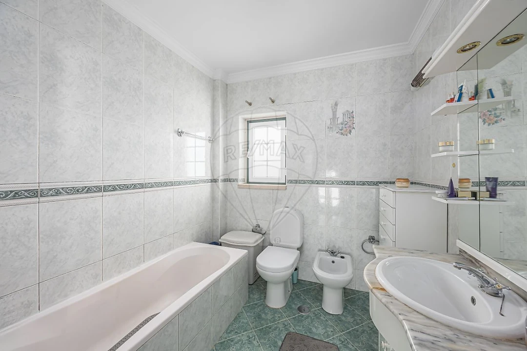 Moradia T4 para Venda em Azueira e Sobral da Abelheira Foto 14