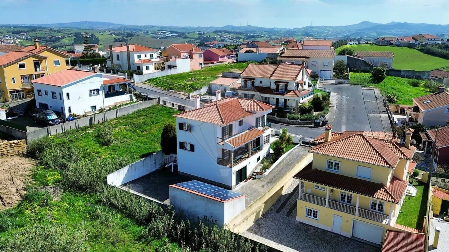 Moradia T4 para Venda em Azueira e Sobral da Abelheira Foto 2