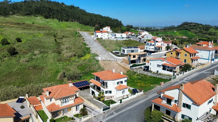 Moradia T4 para Venda em Azueira e Sobral da Abelheira Foto 3