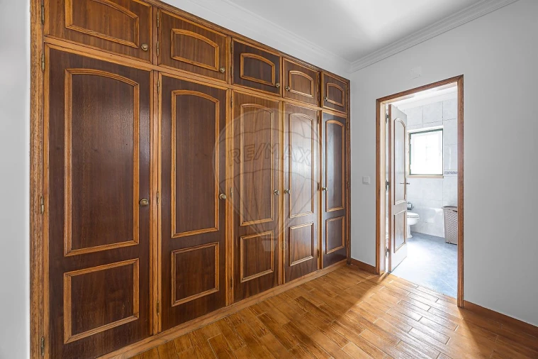 Moradia T4 para Venda em Azueira e Sobral da Abelheira Foto 9