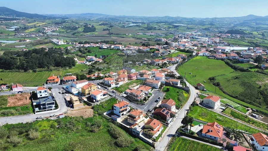 Moradia T4 para Venda em Azueira e Sobral da Abelheira Foto 4