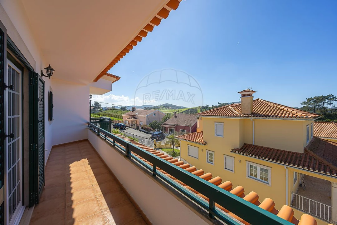 Moradia T4 para Venda em Azueira e Sobral da Abelheira Foto 29