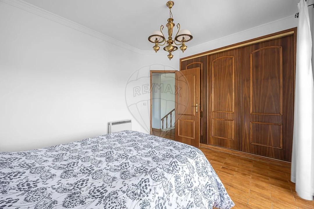 Moradia T4 para Venda em Azueira e Sobral da Abelheira Foto 13