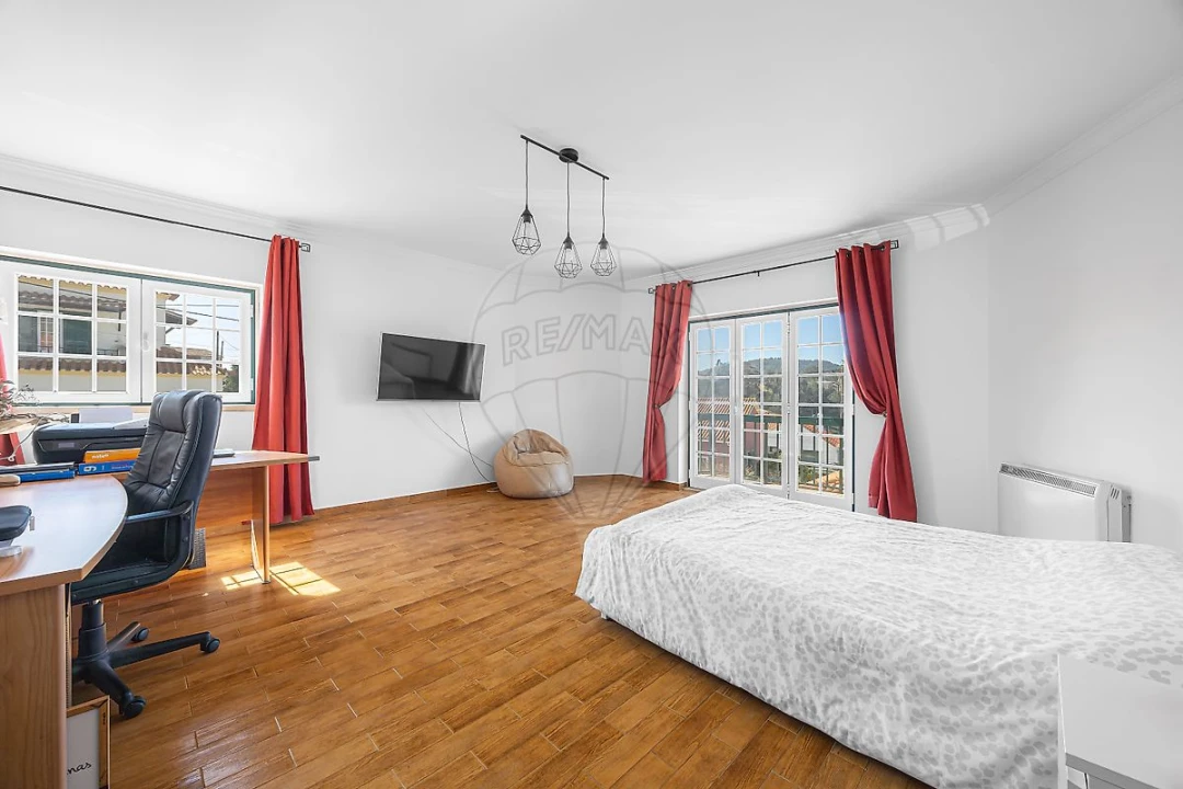 Moradia T4 para Venda em Azueira e Sobral da Abelheira Foto 11