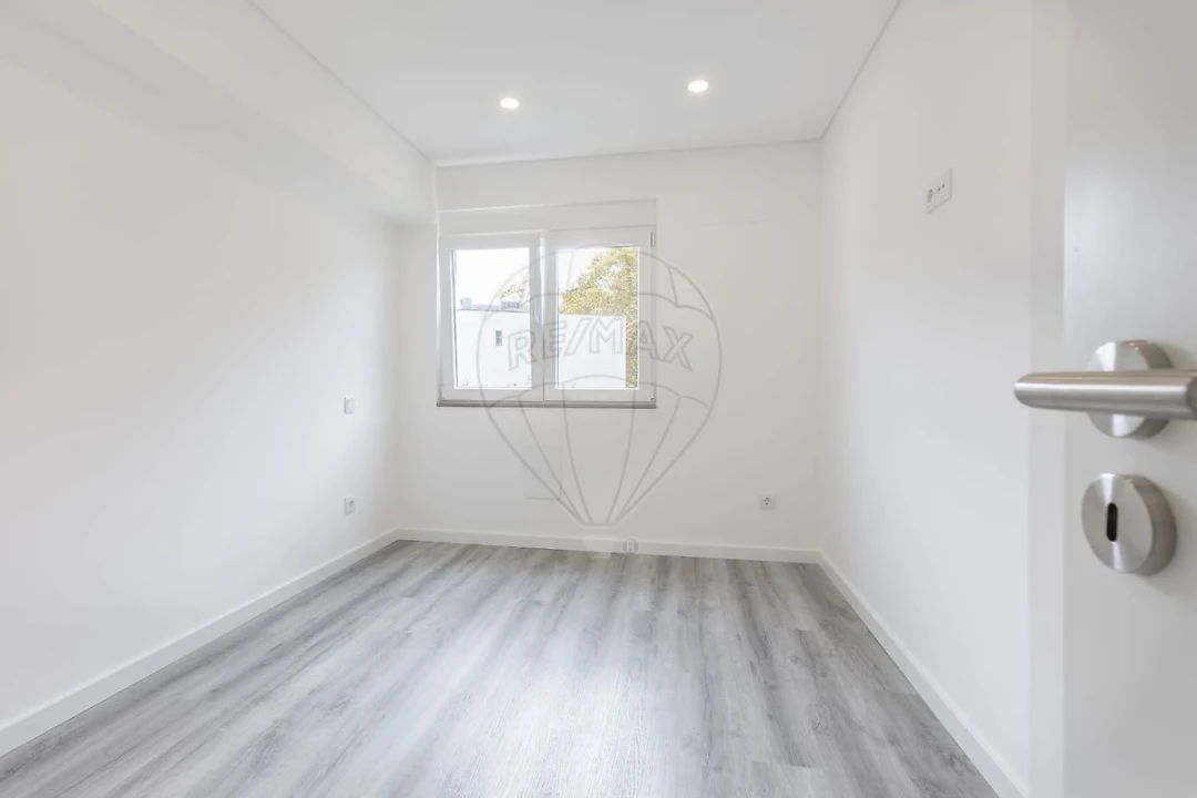 Apartamento T2 para Venda em Olivais Foto 3