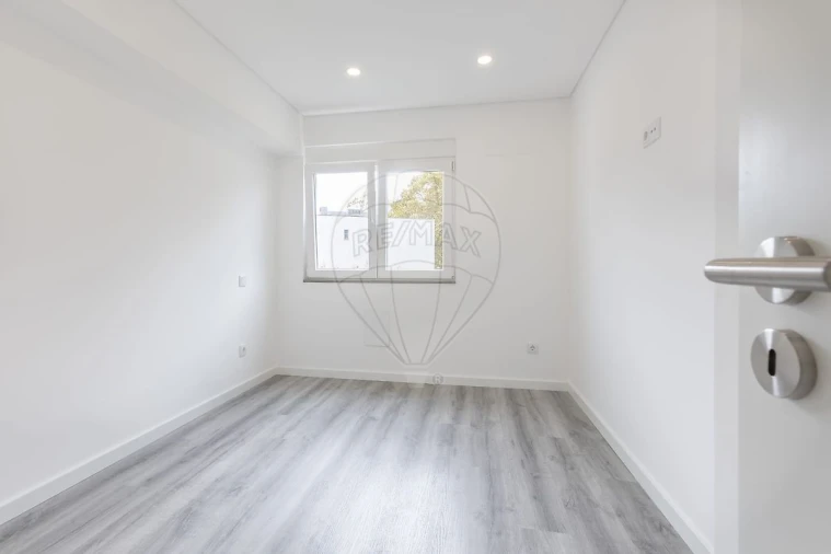 Apartamento T2 para Venda em Olivais Foto 3