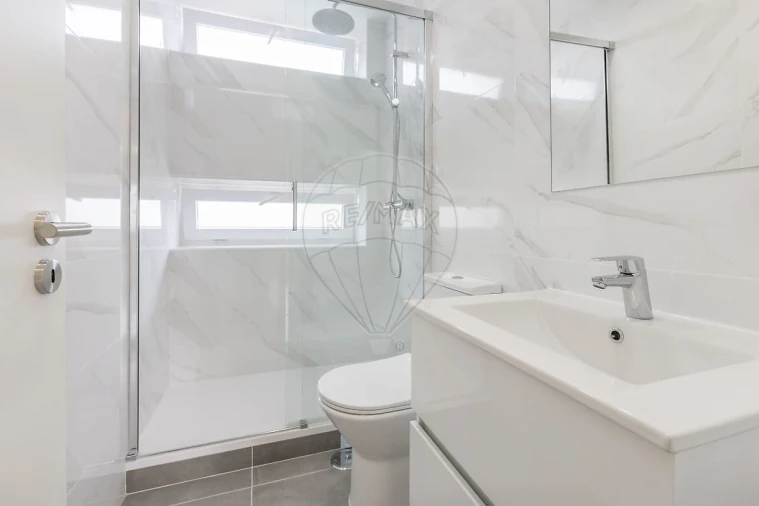 Apartamento T2 para Venda em Olivais Foto 6