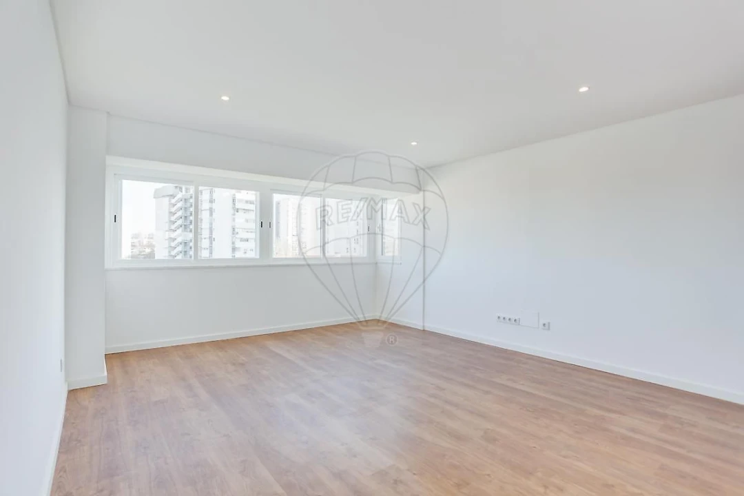 Apartamento T3 para Venda em Olivais Foto 2